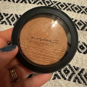 Mac extra dimension skin finish in glow with it